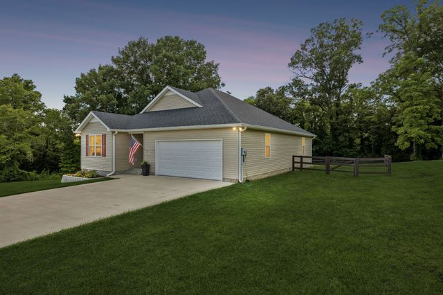 111 Fiddlers Ct, Pulaski, TN 38478