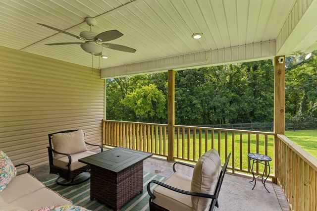 111 Fiddlers Ct, Pulaski, TN 38478