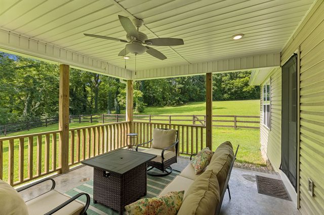 111 Fiddlers Ct, Pulaski, TN 38478