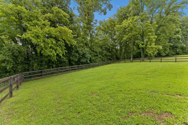 111 Fiddlers Ct, Pulaski, TN 38478