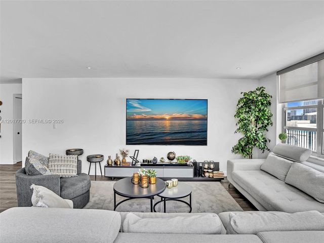 2780 NE 183rd St 302, Aventura, FL 33160