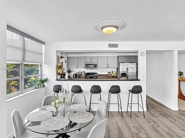 2780 NE 183rd St 302, Aventura, FL 33160