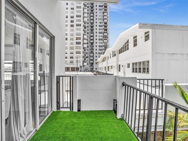 2780 NE 183rd St 302, Aventura, FL 33160