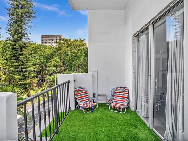 2780 NE 183rd St 302, Aventura, FL 33160
