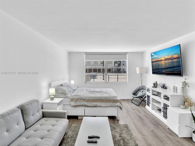 2780 NE 183rd St 302, Aventura, FL 33160