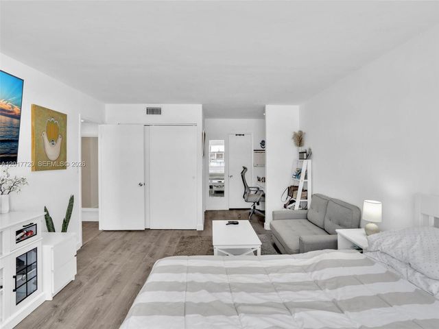 2780 NE 183rd St 302, Aventura, FL 33160