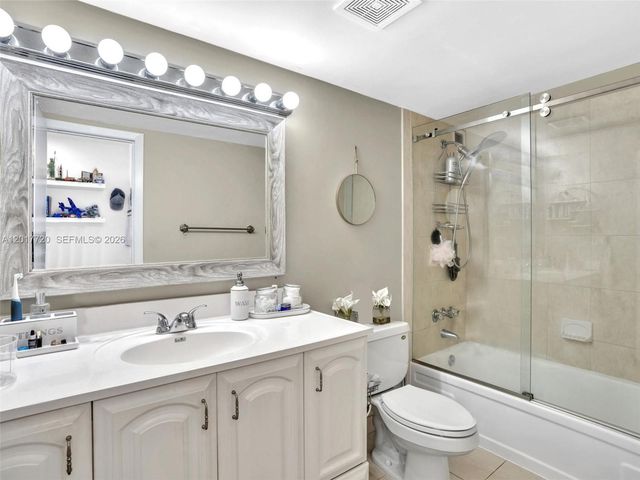2780 NE 183rd St 302, Aventura, FL 33160