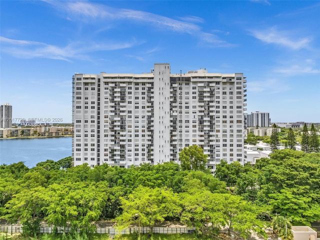 2780 NE 183rd St 302, Aventura, FL 33160