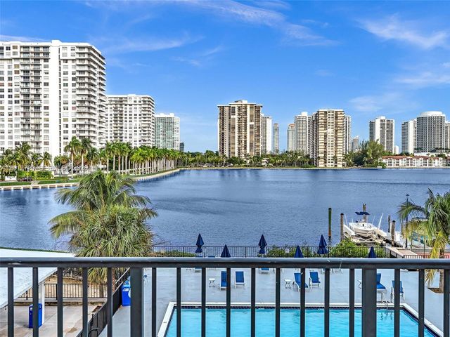 2780 NE 183rd St 302, Aventura, FL 33160