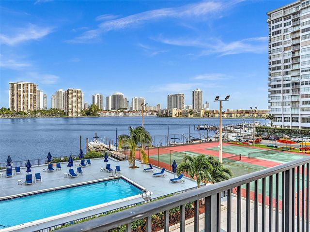 2780 NE 183rd St 302, Aventura, FL 33160