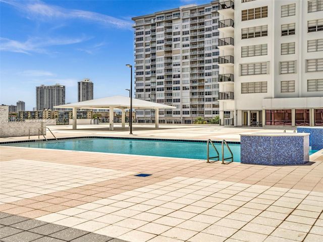 2780 NE 183rd St 302, Aventura, FL 33160