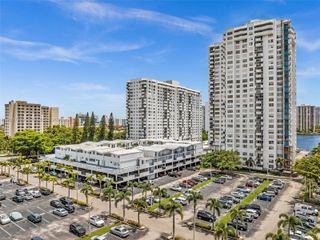 2780 NE 183rd St 302, Aventura, FL 33160