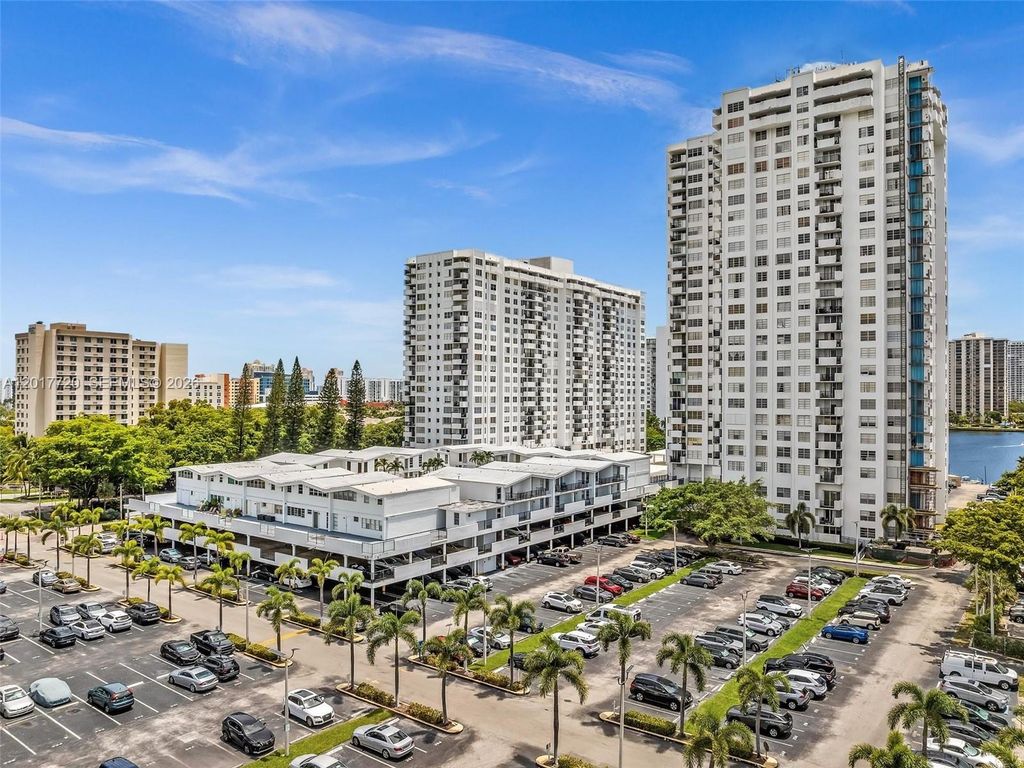 2780 NE 183rd St 302, Aventura, FL 33160