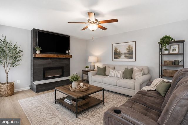 114 BELMONT PL, Falling Waters, WV 25419