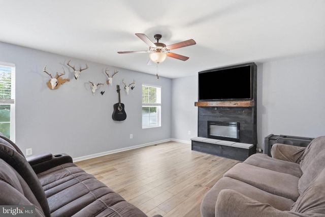 114 BELMONT PL, Falling Waters, WV 25419