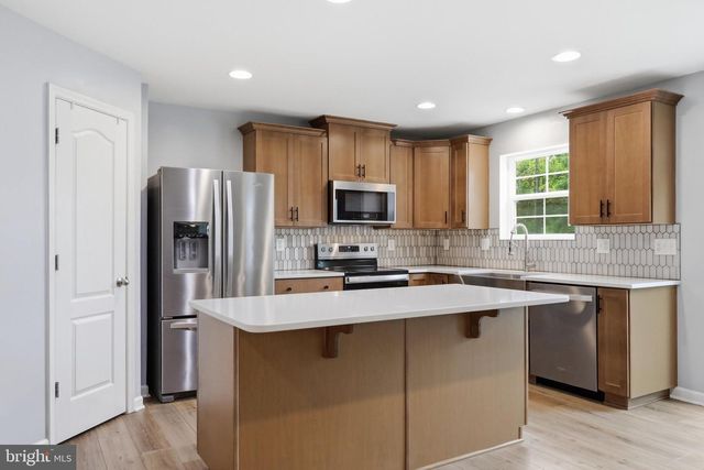 114 BELMONT PL, Falling Waters, WV 25419