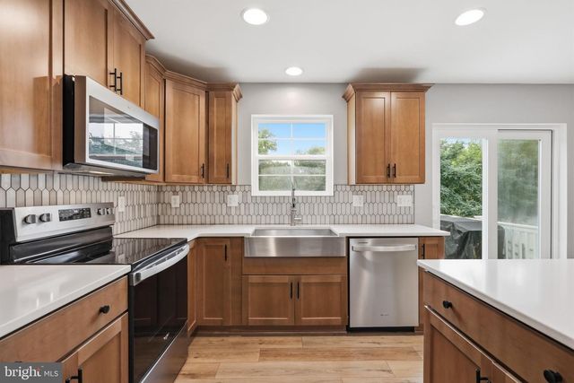 114 BELMONT PL, Falling Waters, WV 25419