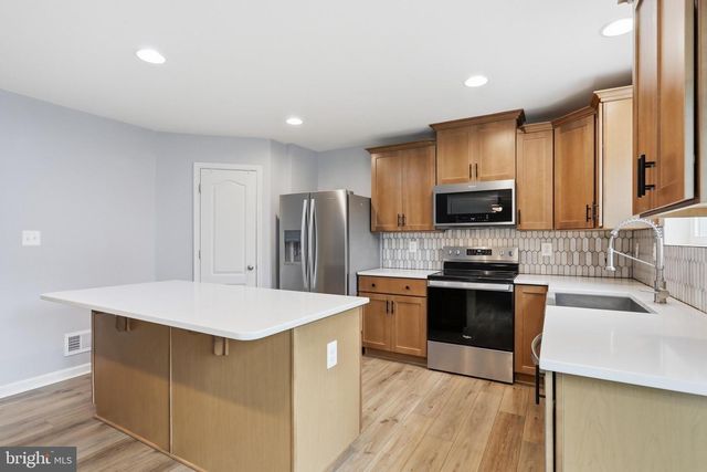 114 BELMONT PL, Falling Waters, WV 25419