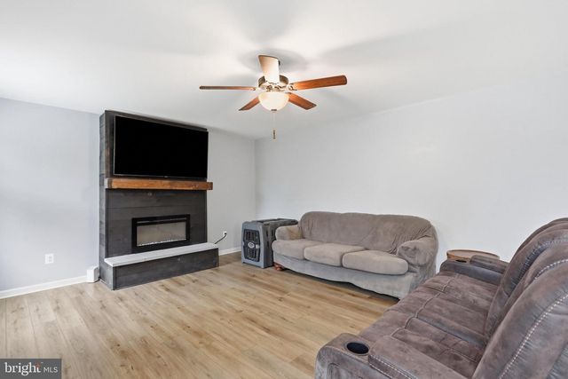 114 BELMONT PL, Falling Waters, WV 25419