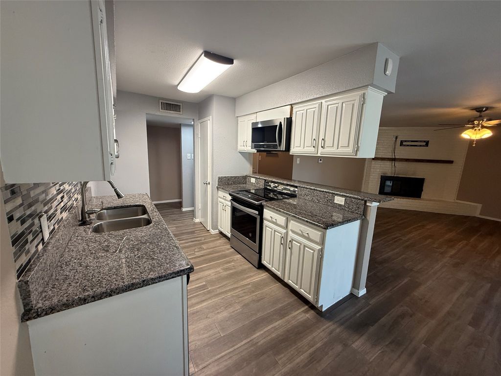 355 Ridgecrest Drive, Saginaw, TX 76179 — photo 4