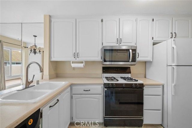 86 Kazan 40, Irvine, CA 92604