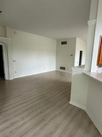 866 Flint Ridge, 301, Cold Spring, KY 41076