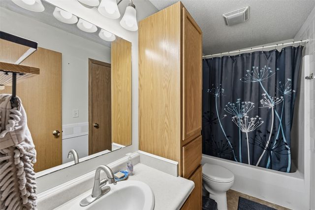 518 Tulip Ct, Tiffin, IA 52340
