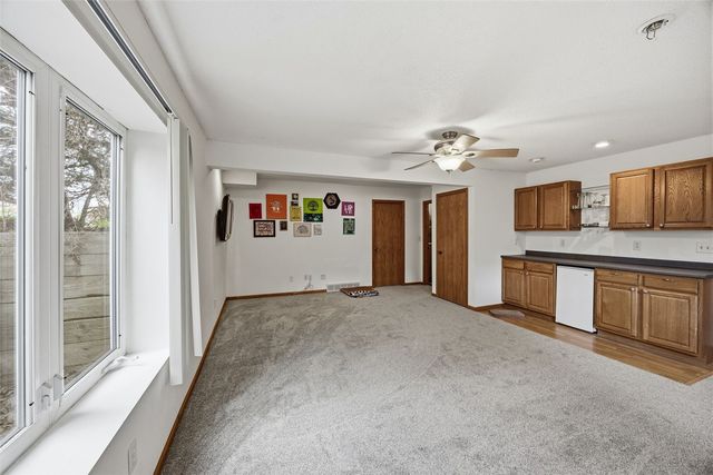 518 Tulip Ct, Tiffin, IA 52340