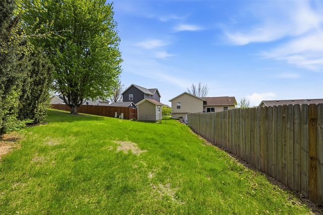 518 Tulip Ct, Tiffin, IA 52340