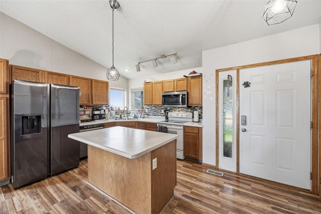 518 Tulip Ct, Tiffin, IA 52340