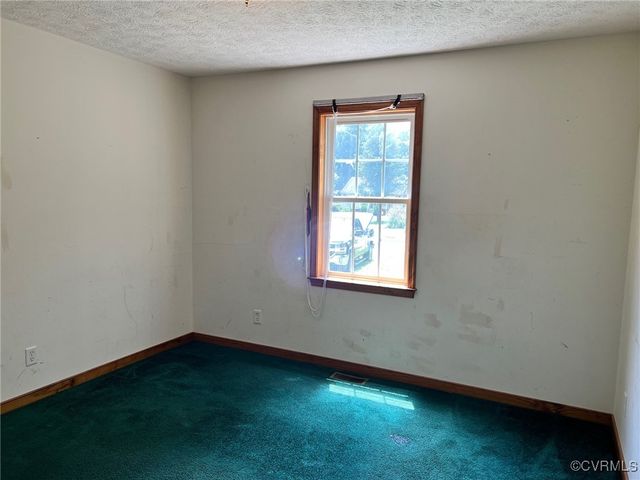 6018 Glencadam Rd, Petersburg, VA 23803