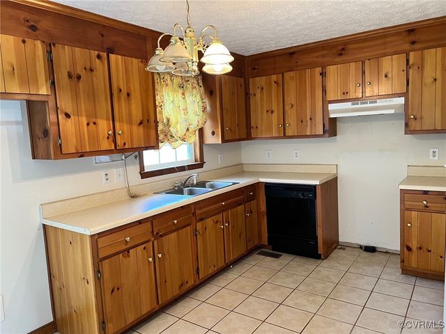 6018 Glencadam Rd, Petersburg, VA 23803
