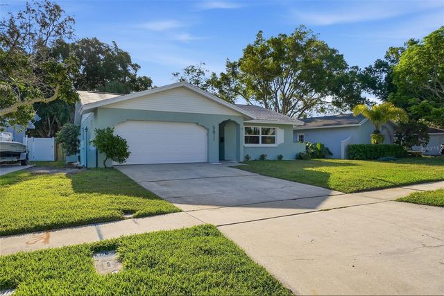 5611 VENETIAN BOULEVARD NE, St Petersburg, FL 33703