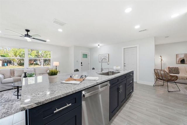 5611 VENETIAN BOULEVARD NE, St Petersburg, FL 33703