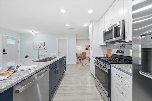 5611 VENETIAN BOULEVARD NE, St Petersburg, FL 33703