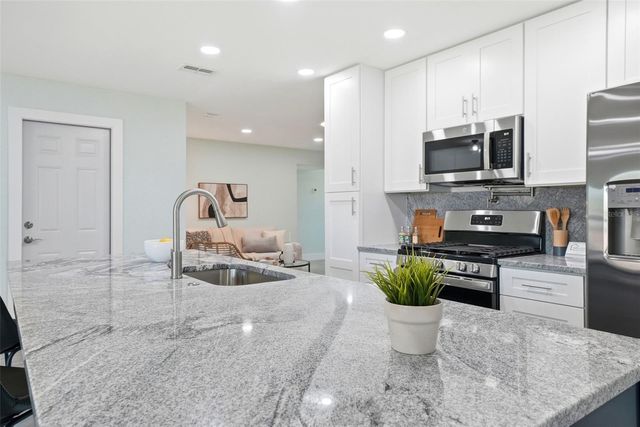 5611 VENETIAN BOULEVARD NE, St Petersburg, FL 33703