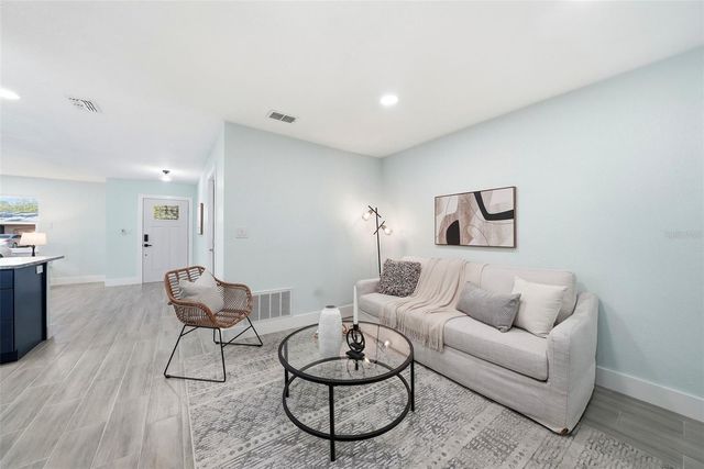 5611 VENETIAN BOULEVARD NE, St Petersburg, FL 33703