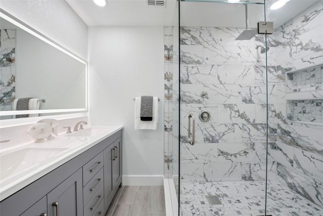 5611 VENETIAN BOULEVARD NE, St Petersburg, FL 33703