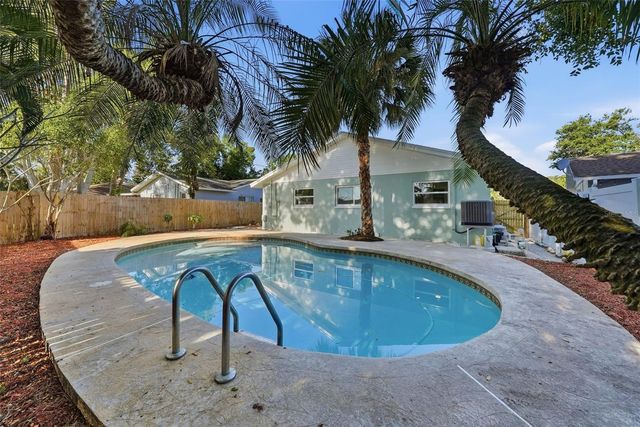 5611 VENETIAN BOULEVARD NE, St Petersburg, FL 33703