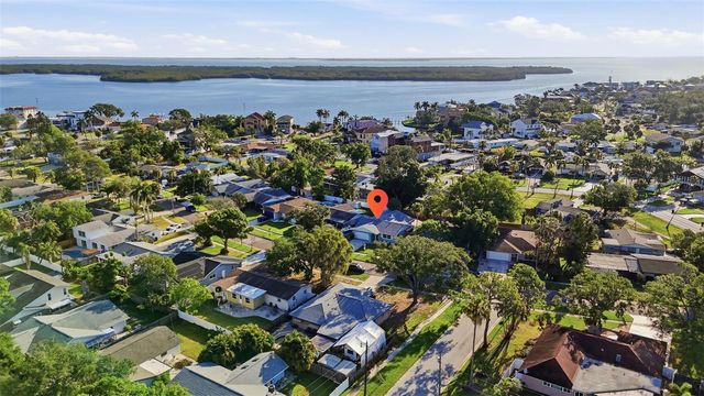 5611 VENETIAN BOULEVARD NE, St Petersburg, FL 33703