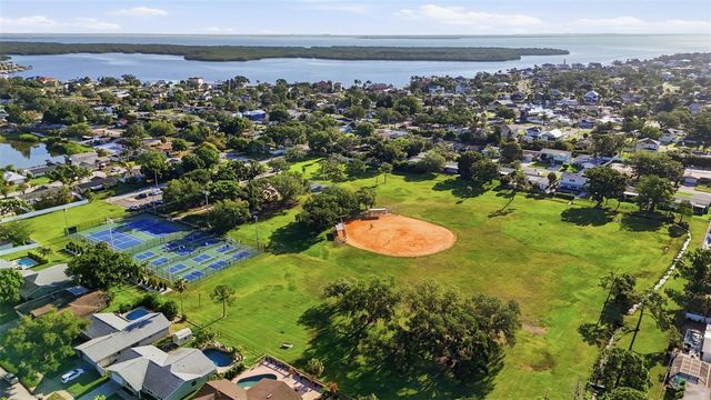 5611 VENETIAN BOULEVARD NE, St Petersburg, FL 33703