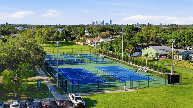 5611 VENETIAN BOULEVARD NE, St Petersburg, FL 33703