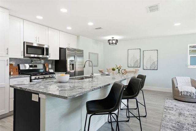 5611 VENETIAN BOULEVARD NE, St Petersburg, FL 33703