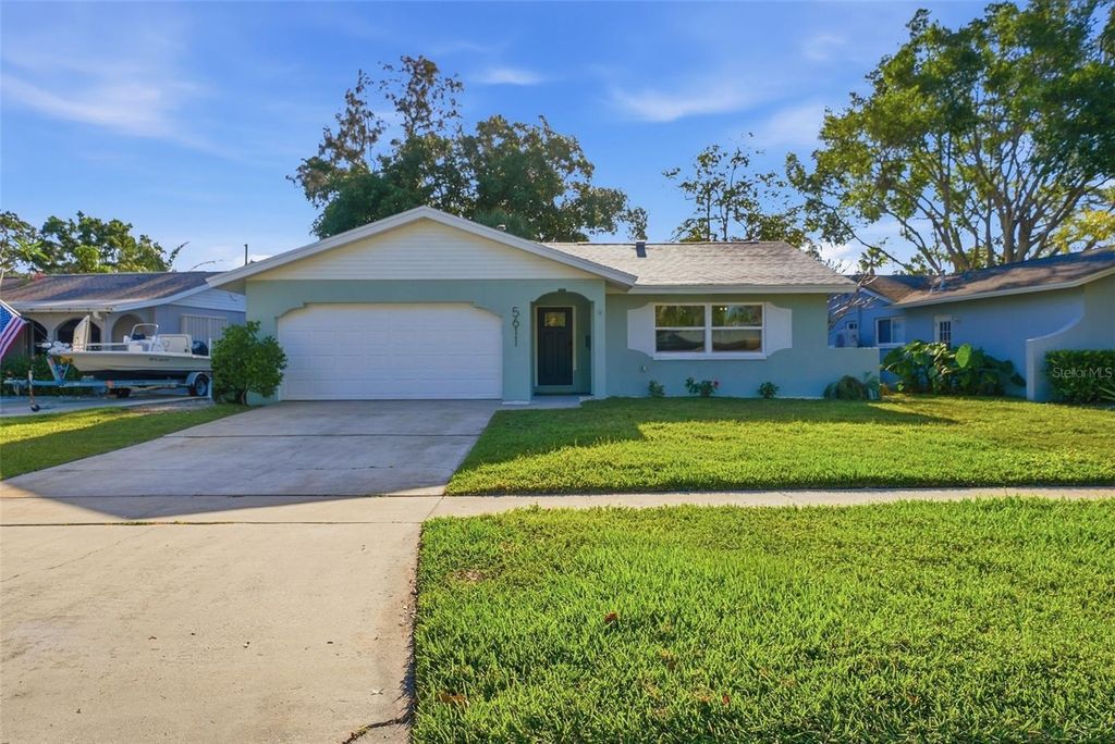 5611 VENETIAN BOULEVARD NE, St Petersburg, FL 33703