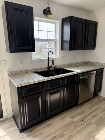 220 Senator Dr, Clarksville, TN 37042