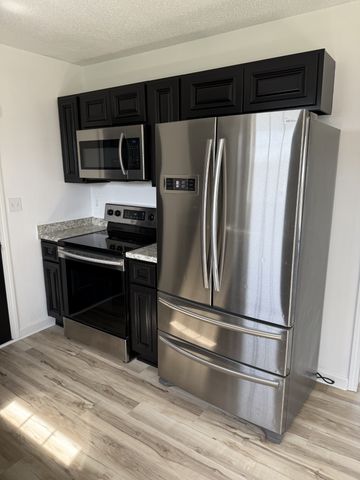 220 Senator Dr, Clarksville, TN 37042