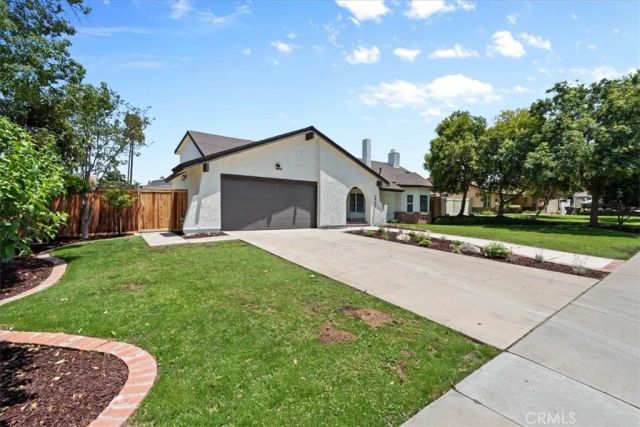 2463 Falling Oak, Riverside, CA 92506