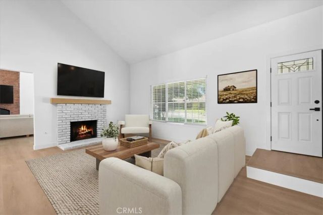 2463 Falling Oak, Riverside, CA 92506
