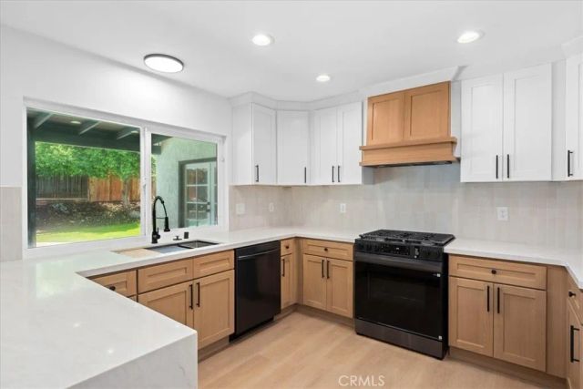 2463 Falling Oak, Riverside, CA 92506
