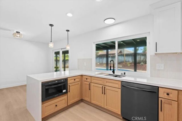 2463 Falling Oak, Riverside, CA 92506